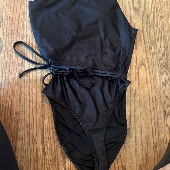 Never worn Good American swimsuit size 6 - Picture 3 of 7